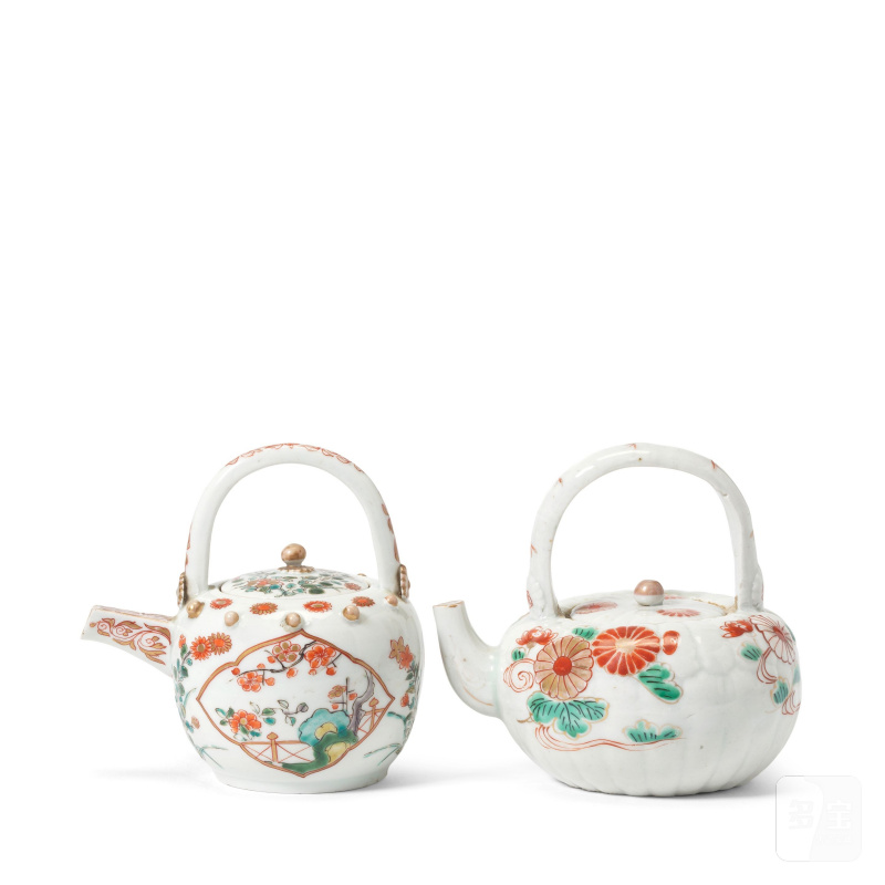 江戶時代 十七世紀晚期/十八世紀早期 伊萬里壺兩件 | TWO IMARI TEAPOTS AND COVERS - 图1